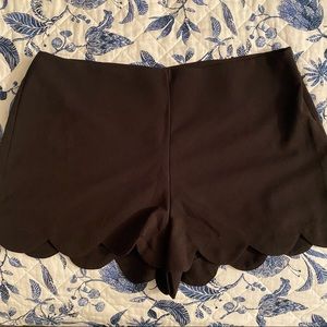 Scallop shorts